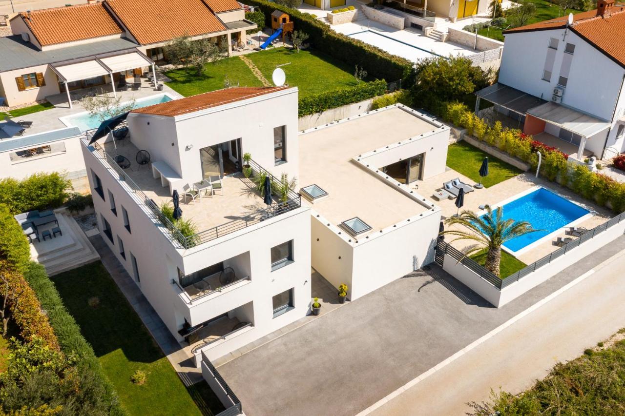 Belvedere Holidays Новиград Екстериор снимка