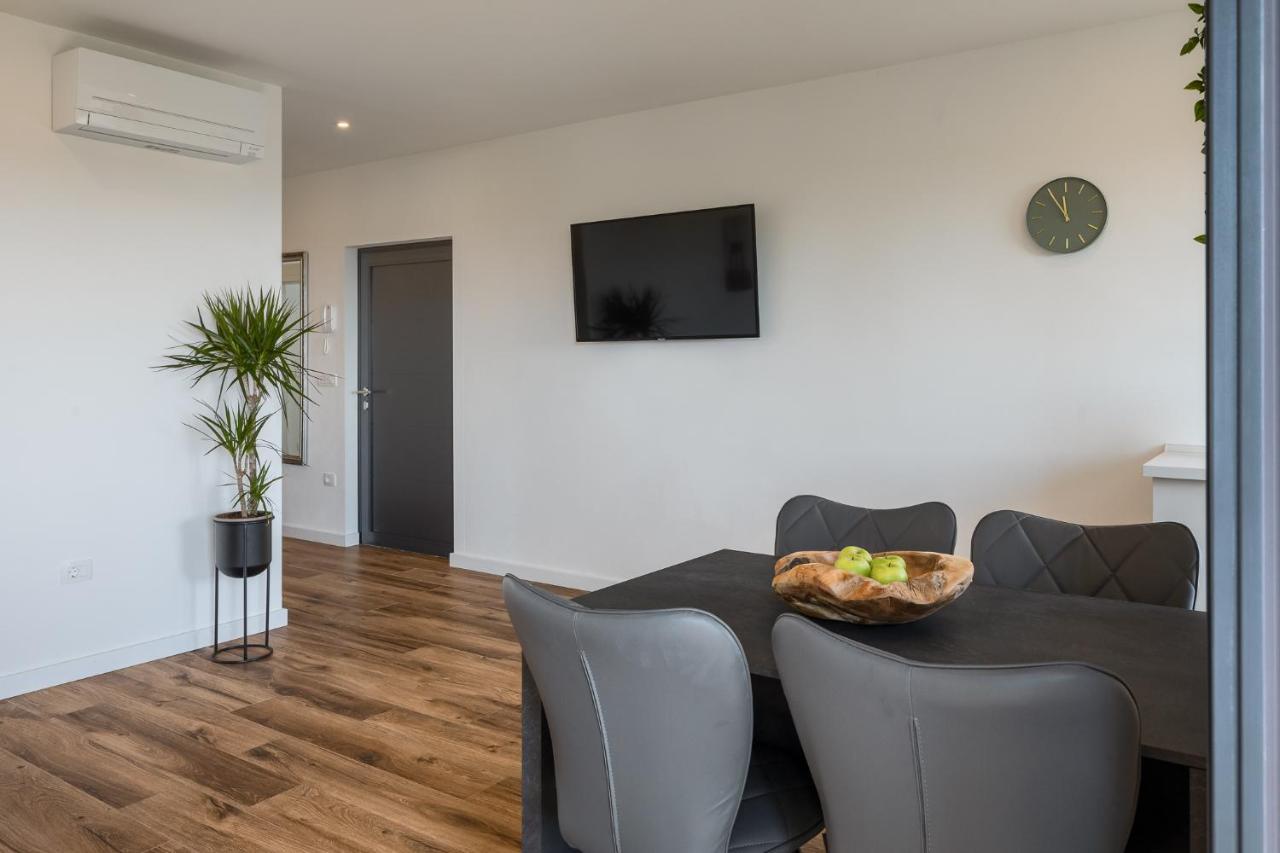 Belvedere Holidays Новиград Екстериор снимка